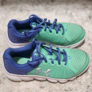Under Armour Girls Sneakers Size 4.5y